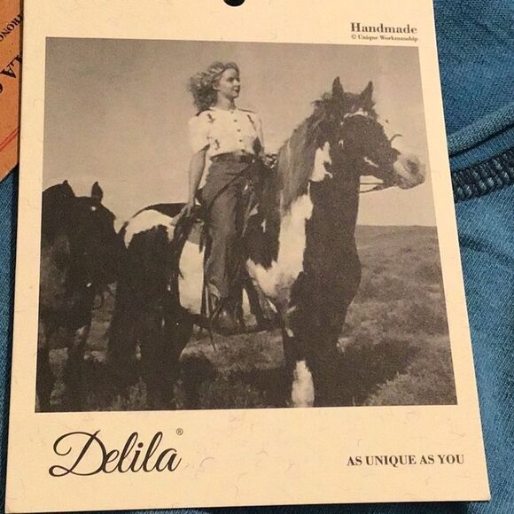 Delila Texas Teal Rodeo Cowboy Graphic V Neck Studded Short Sleeve Shirt NEW - Picture 15 of 16